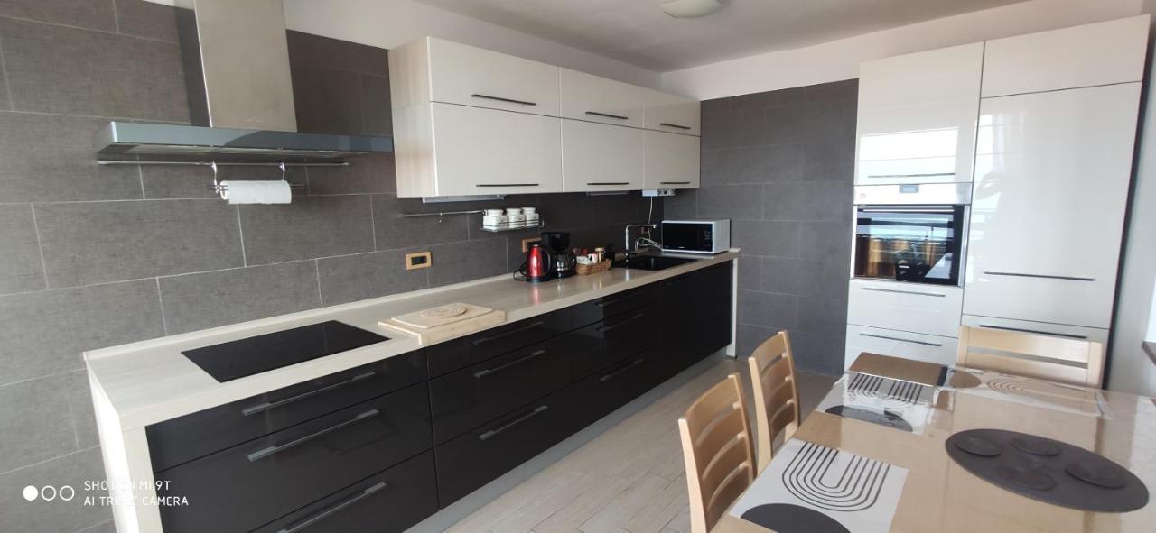 Apartment Karla Рийека Екстериор снимка