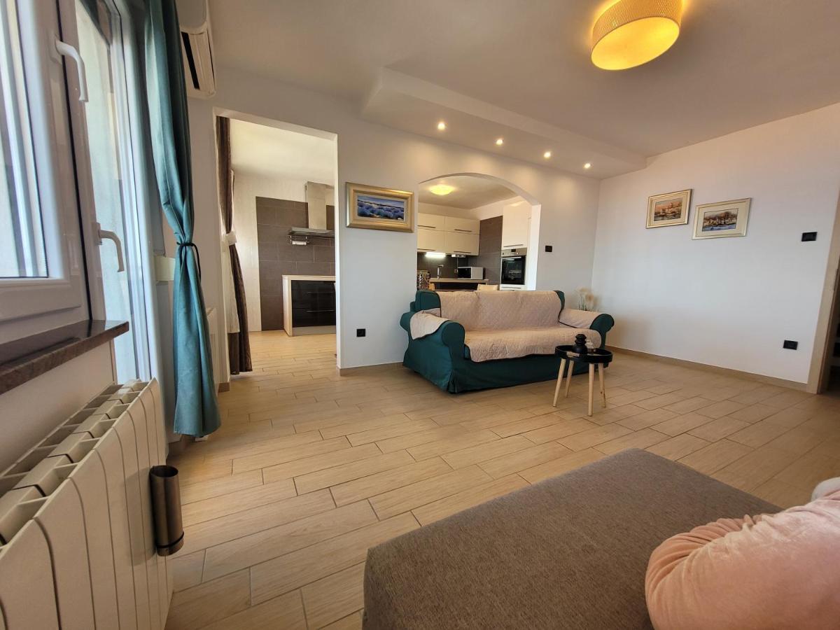 Apartment Karla Рийека Екстериор снимка